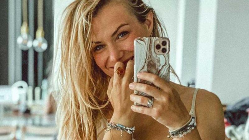 Zwangere influencer Eva Tuytelaers deelt foto waarop ze zoontje (3,5) borstvoeding geeft: «Voor mij heel normaal»