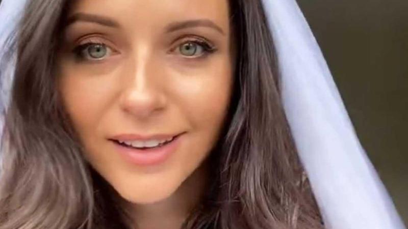 Vrouw trouwt in bruidsjurk van minder dan 100 euro: «Wow, onvoorstelbaar mooi!»