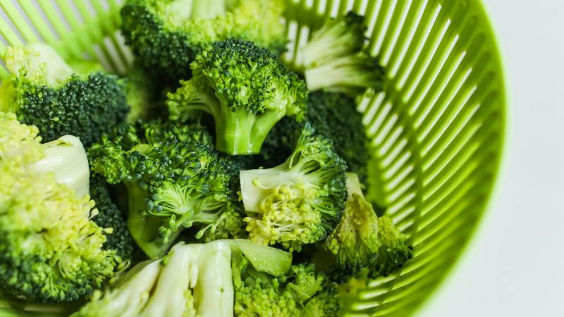 TikTok-video toont idioot gemakkelijke manier om broccoli te koken zonder snijwerk