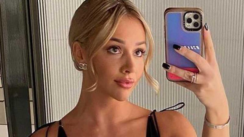 Emma Heesters poseert in Anderlecht-shirt om vriend te steunen: «Je bent je broek vergeten!» (foto)