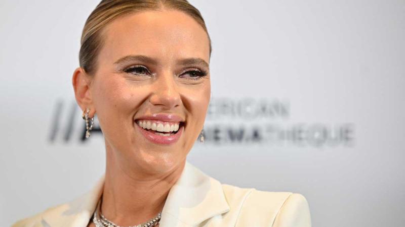 Scarlett Johansson reageert op gerucht dat ze seks in lift gehad zou hebben