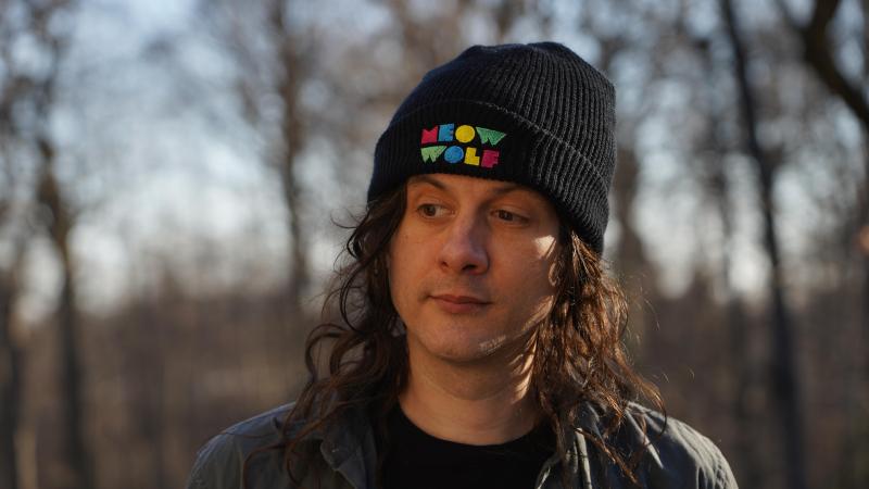 SOUNDCHECK. De pandemie bracht Kurt Vile rust en een collab met Kesha: «Met alle enge dingen die nu gaande zijn in de wereld zou ik niet high kunnen worden»