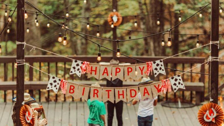 Man wint rechtszaak van 450.000 dollar nadat collega’s hem verjaardagsfeestje gaven dat hij niet wou