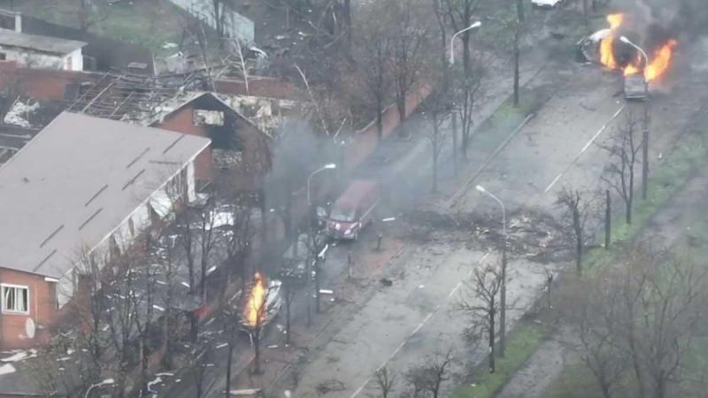 Video toont hoe Russische soldaten in val worden gelokt door Azov-bataljon in Marioepol