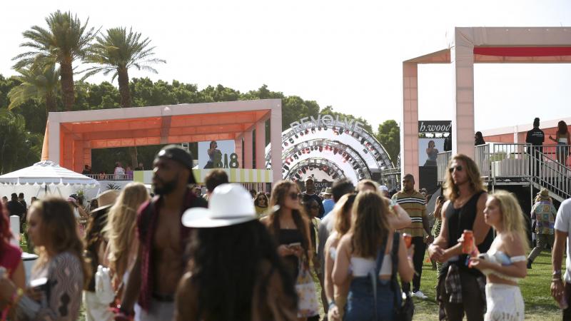 Influencers noemen exclusieve Revolve Festival op Coachella het nieuwe ‘Fyre Fest’ (video)