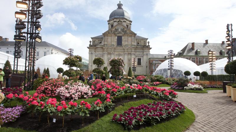 Laatste bloemstukjes worden in mekaar gestoken voor 36e Floraliën