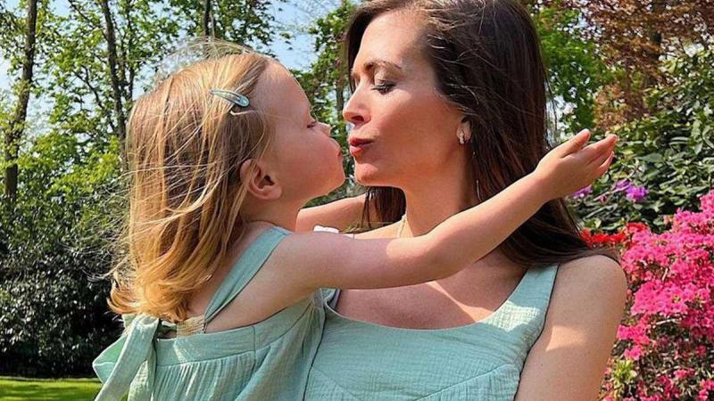 Foto van Astrid Coppens doet volgers vermoeden dat ze opnieuw zwanger is: «Duidelijk te zien»