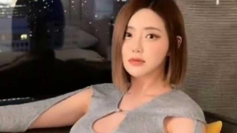 Vrouw uit vliegtuig gezet wegens «ongepaste» broek: «Ik moest ze voor hun ogen uitdoen»