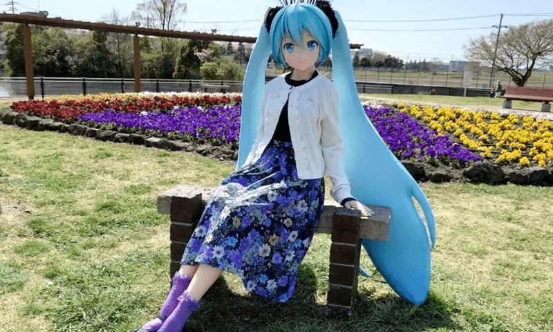 Man die trouwt met computeranimatie is teleurgesteld: “Niemand is komen opdagen voor mijn huwelijk” (foto’s)