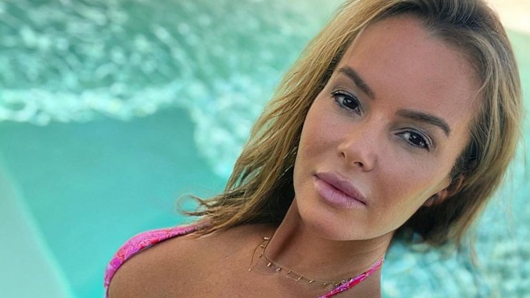 ‘BGT’-jurylid Amanda Holden straalt in doorzichtige outfit: “Je ziet er prachtig uit!” (foto)