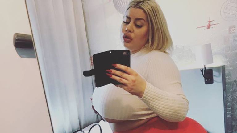 Vrouw wil ‘grootste kont ter wereld’: “Hoe groter, hoe beter!” (foto’s)