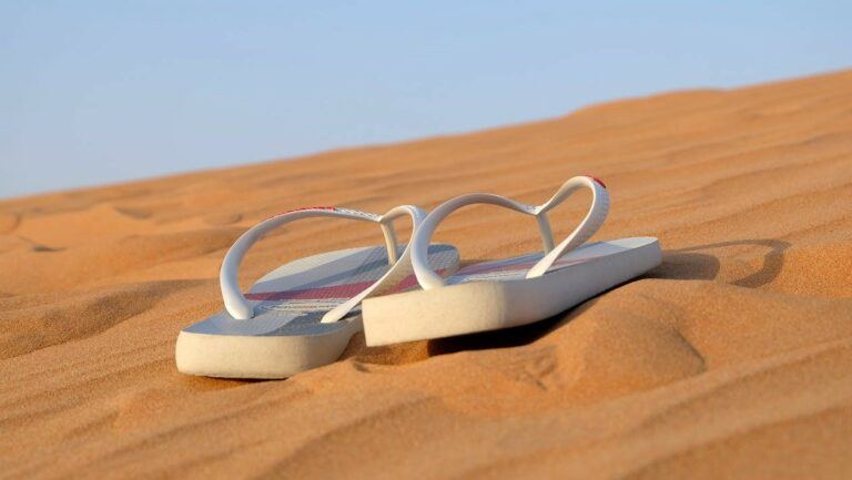 Slippers zijn niet langer een modeflatter: maar hoe goed zijn ze voor je voeten?