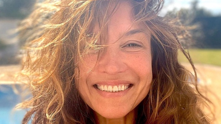 Actrice Katja Schuurman deelt sensuele foto: “Voel me lekker vandaag!”