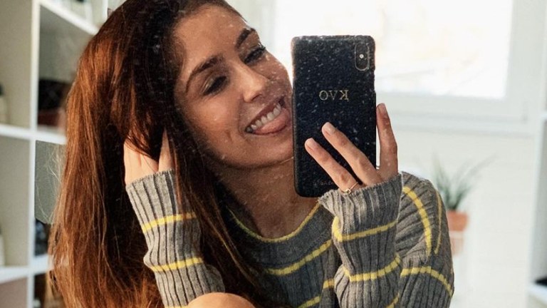 ‘Dertigers’-actrice Kim Van Oncen geniet in bikini. Fans onder de indruk: “Niet normaal jij!” (foto’s)