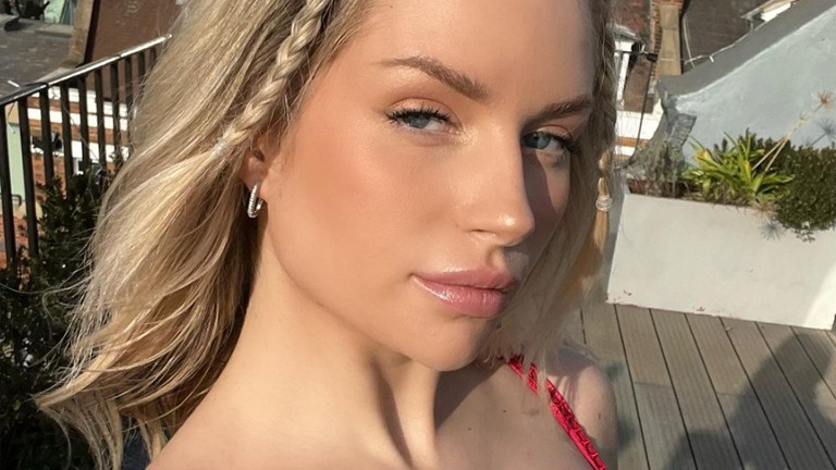 Zus van Kate Moss maakt het wel erg PIKANT in kletsnatte fotoshoot: “Ongelooflijk sexy!” (foto/video)