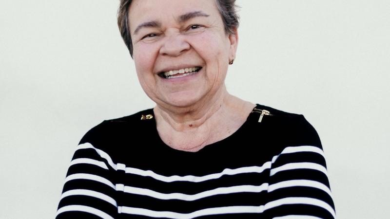 YouthStart geeft een geschenk aan alle mama’s die zich zorgen maken om de toekomst van hun kinderen