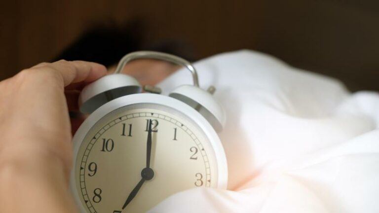 Snoozen is goed voor je sociale leven, aldus een enquête onder snoozers