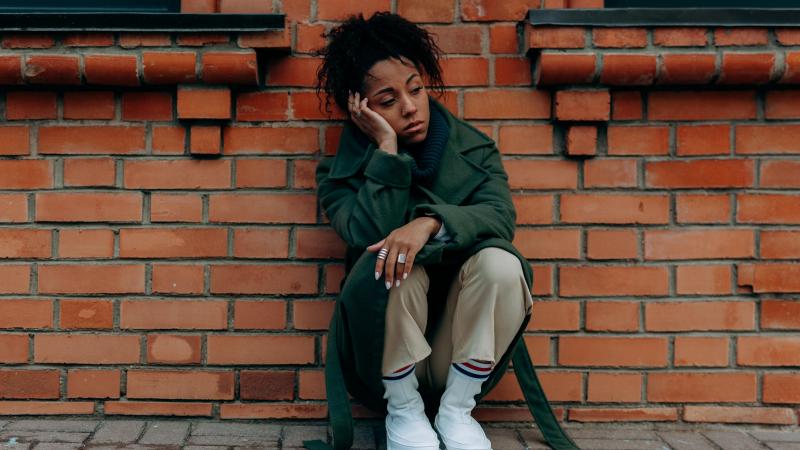 Jongeren voelden zich in het najaar minder gelukkig en vaker eenzaam: «Groepsgevoel is erg belangrijk voor hen»