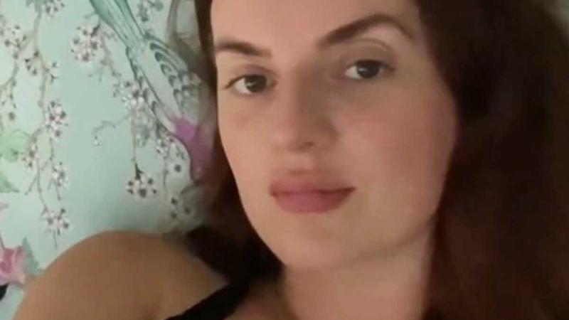 Vrouw bestelt bikini, maar haar boezem is duidelijk te groot: «Ik denk niet dat mijn moeder dit oké vindt»