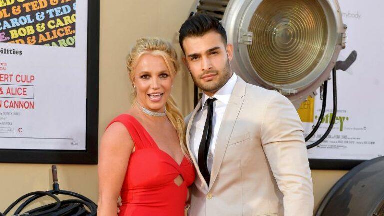 Verloofde Britney Spears doet geheimzinnig over trouwdatum