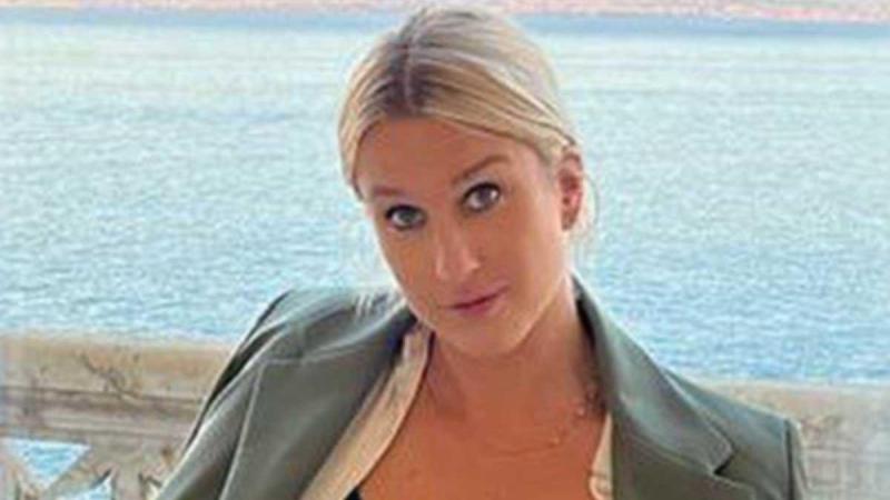 Kat Kerkhofs krijgt kritiek op borstvoedingsfoto: «Doe dat eens rustig en zittend!»