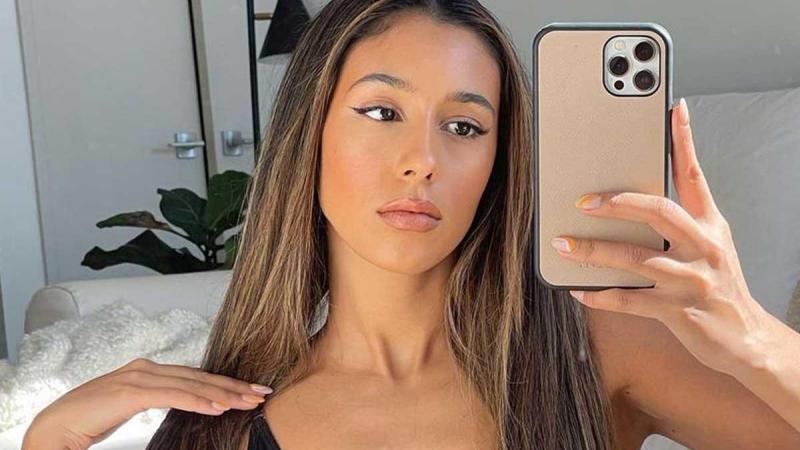 ‘Love Island’-deelneemster in vliegtuig aangesproken op ‘ongepaste’ outfit: «Nog nooit meegemaakt!» (foto)