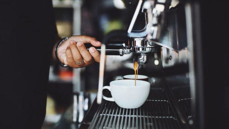 Klant van cafeetje in Firenzo belt politie… voor de prijs van zijn espresso