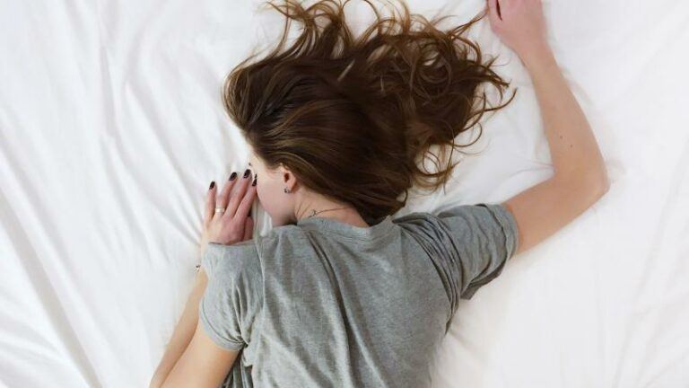 STUDIE. «Tegen het einde van de eeuw slapen we allicht tot 58 uur minder per jaar»