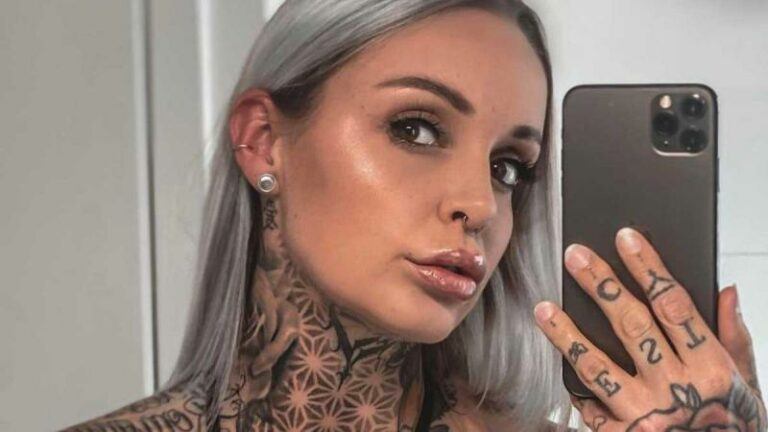 ‘Temptation’-Pommeline reageert op volger die na deze lingeriefoto opmerkt dat ze «bijgekomen» is
