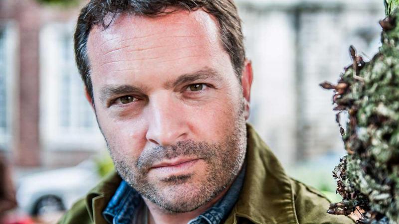 Vrouw getuigt over Adriaan Van den Hoof: «Hij riep: ‘Je had in bed ook graag dat ik je sloeg’»