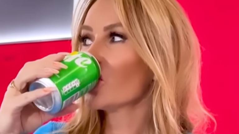 ‘BGT’-jurylid Amanda Holden verbaast volgers met LUIDE boer: “Ik heb letterlijk in mijn broek geplast!” (video)
