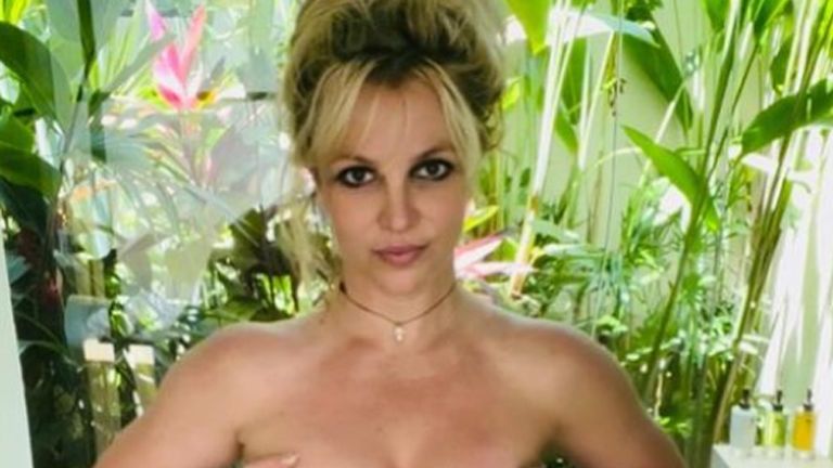 Britney Spears ‘bestookt’ fans met wel zeer pikante naaktfoto’s: “Oké, we begrijpen het!”