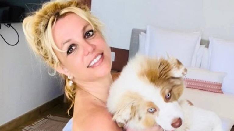 Zwangere Britney Spears poseert poedelnaakt, maar fans reageren verdeeld: “Zeer raar!” (foto’s)