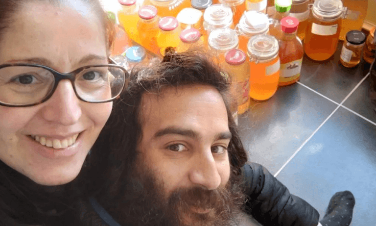 Man beweert geheim voor ‘eeuwige jeugd’ te kennen: “Doe zoals ik en drink je eigen urine!”