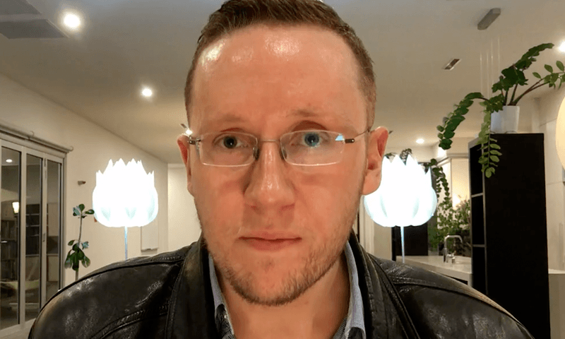 41-jarige maagd lanceert website om liefde van zijn leven te vinden: “Ik zoek iemand met evenveel ervaring” (video)