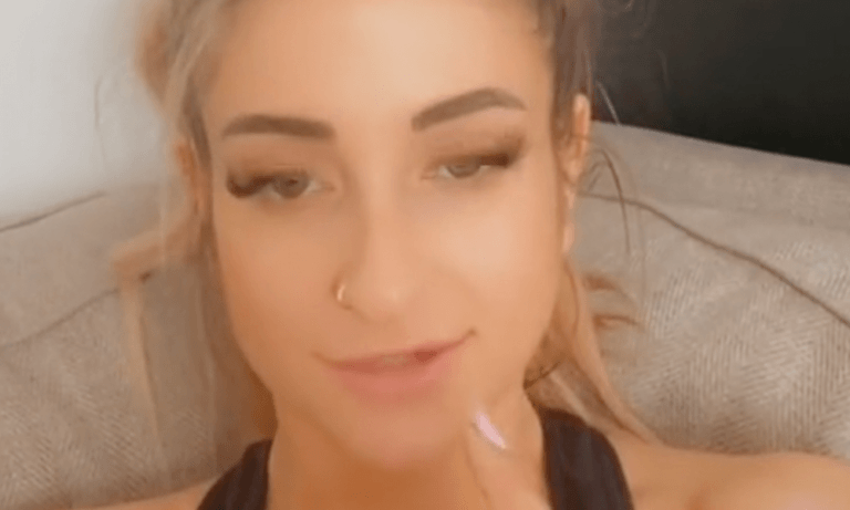 Vrouw neemt op heerlijke wijze wraak op Tinderdate die haar in de steek liet! (video)
