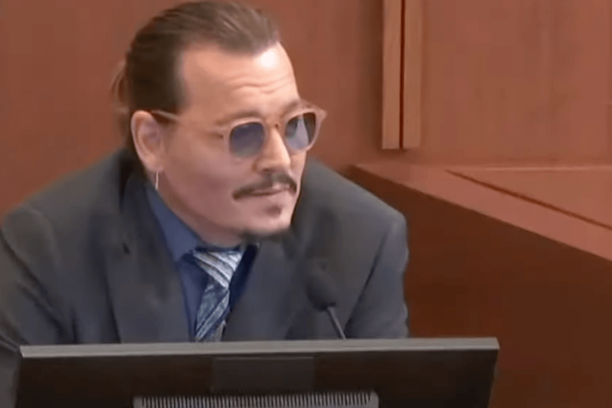 Johnny Depp haalt meedogenloos hard uit naar Elon Musk en Amber Heard (video)