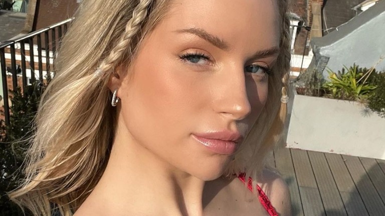 Zus van Kate Moss poseert halfnaakt in tuin: “Ik wou dat je naast me woonde!” (foto)