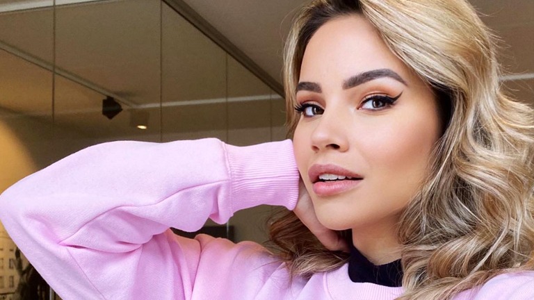 ‘Temptation Island’-presentatrice Monica Geuze pakt uit met lingeriefoto: “Wat een heerlijk figuur!”