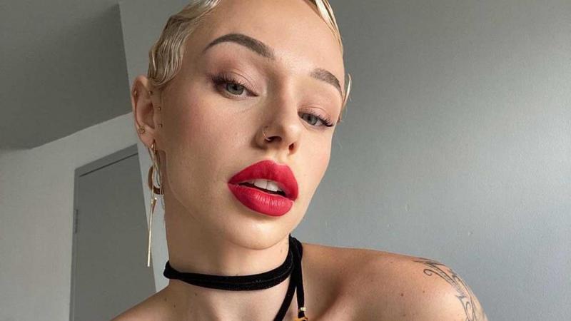 ‘Temptation’-Zwanetta daagt Instagram uit met opvallende outfit: «Je ziet je tepelhof!» (foto)