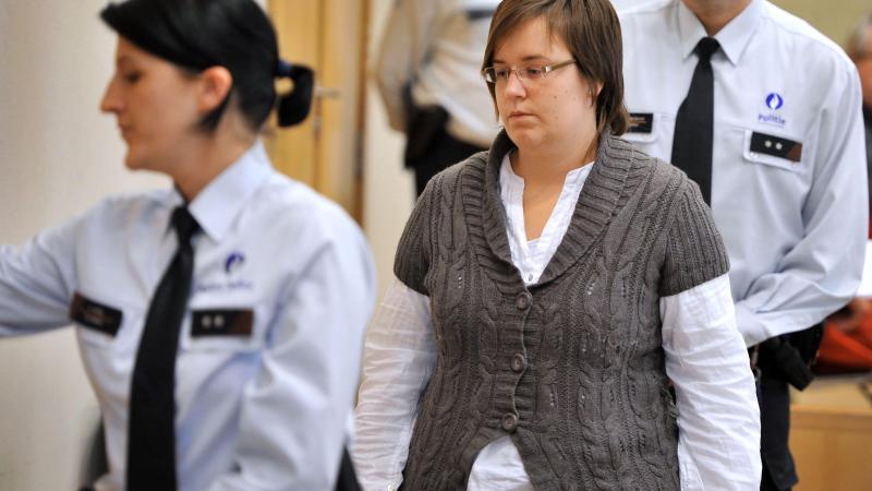 Els Clottemans heeft met enkelband gevangenis verlaten