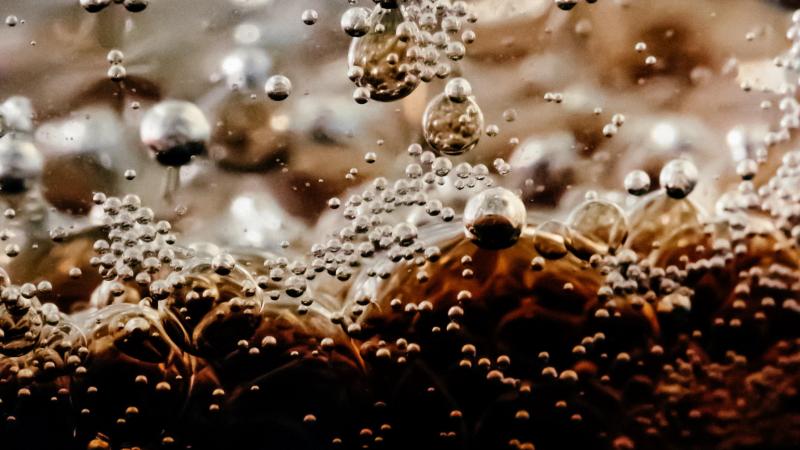 BIZAR. Dit drankje verovert TikTok aan sneltempo, maar zou jij het drinken?