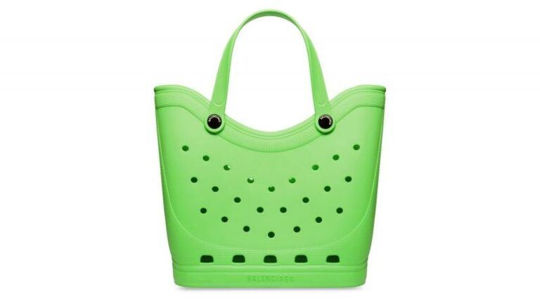 Ze doen het weer: Balenciaga en Crocs slaan de handen in elkaar