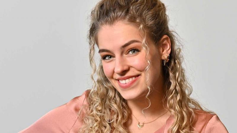 Julia van K3 verbaast volgers met foto van haar moeder: «Niet normaal hoe hard jullie op elkaar lijken!»