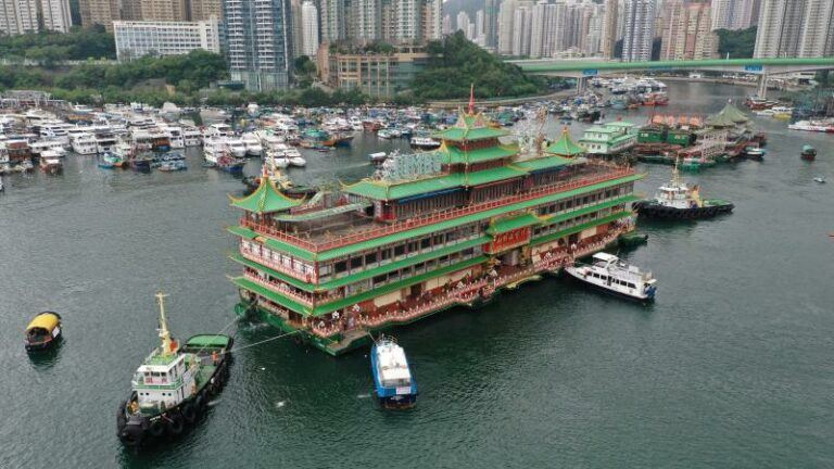 Vermaard drijvend restaurant uit Hongkong op zee gezonken