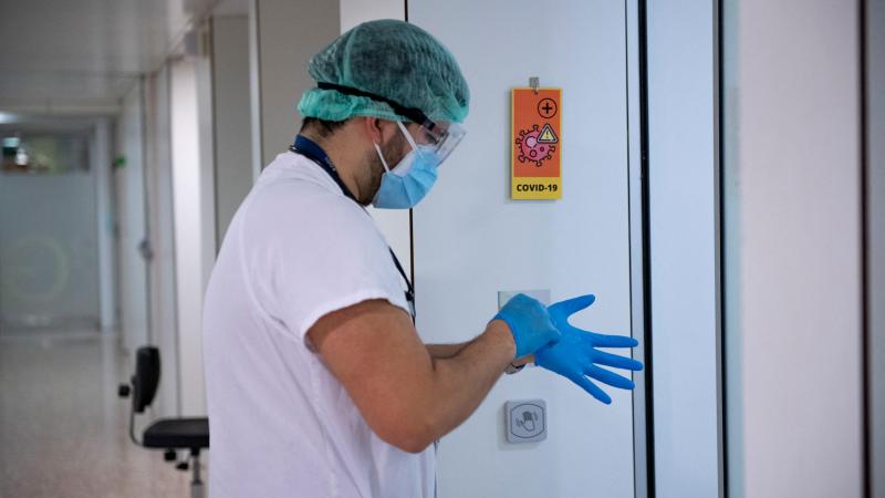 Weer meer dan honderd ziekenhuisopnames per dag voor COVID-19, besmettingen lager in Brussel