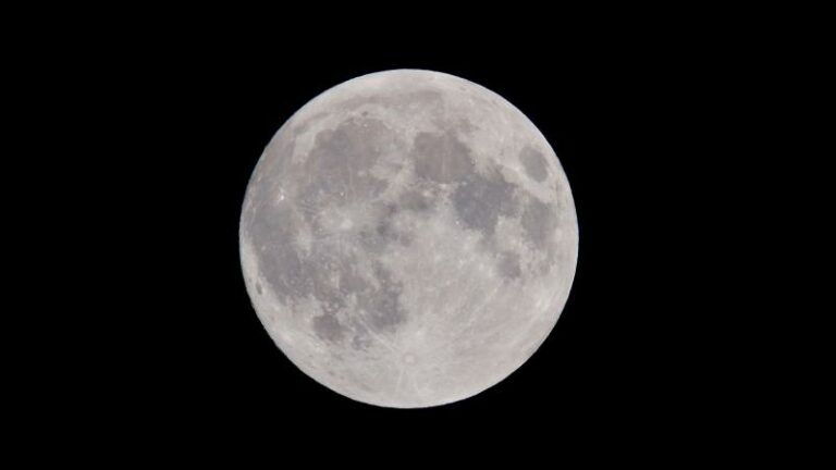 BIZAR. Nieuwe kraters op de Maan na mysterieuze inslag rakettrap