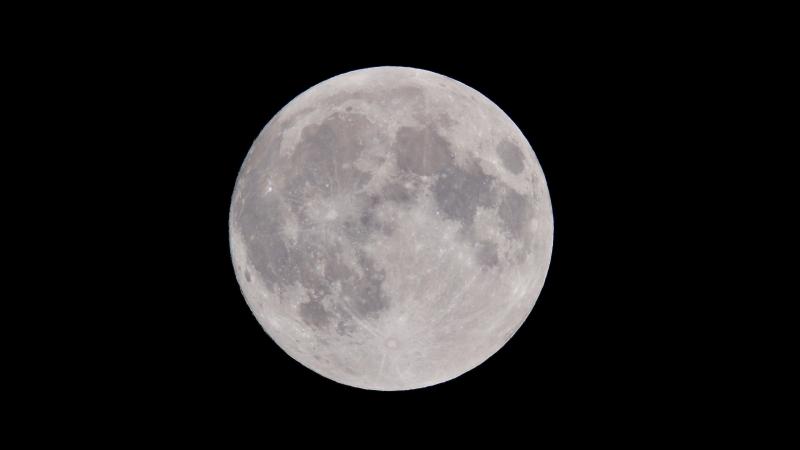 BIZAR. Nieuwe kraters op de Maan na mysterieuze inslag rakettrap