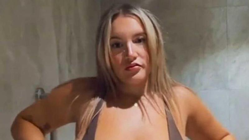 Vrouw heeft zo’n grote borsten dat kleren zelden passen: «Wanneer stoppen ze met groeien?»