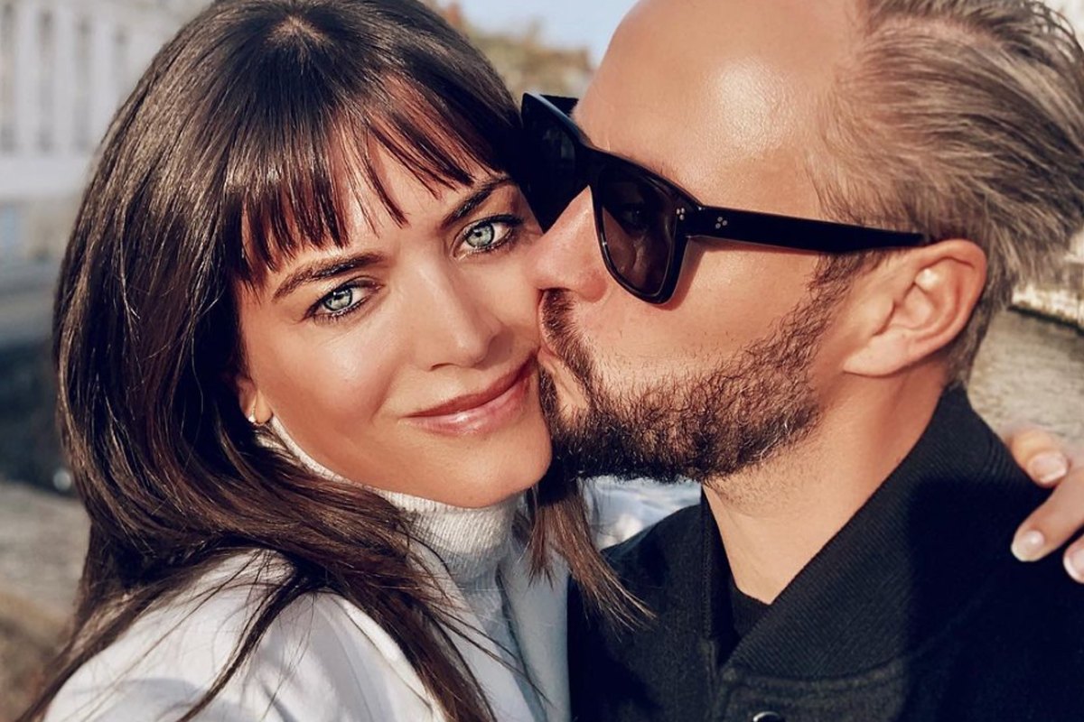 Astrid Coppens deelt foto van bolle buikje: “Zo mooi zwanger!”